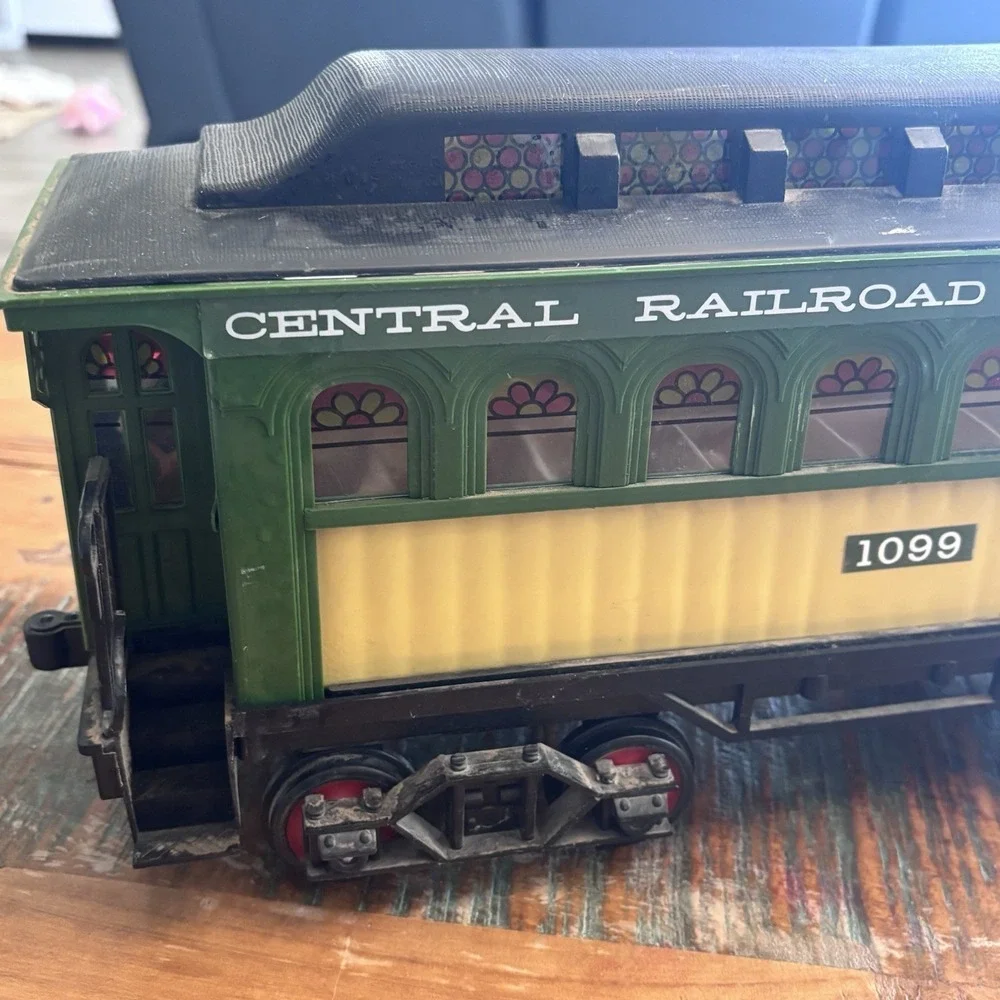 Vintage Jim Beam Green Train Passenger Car Decanter 1099 Central RR of NJ Empty
